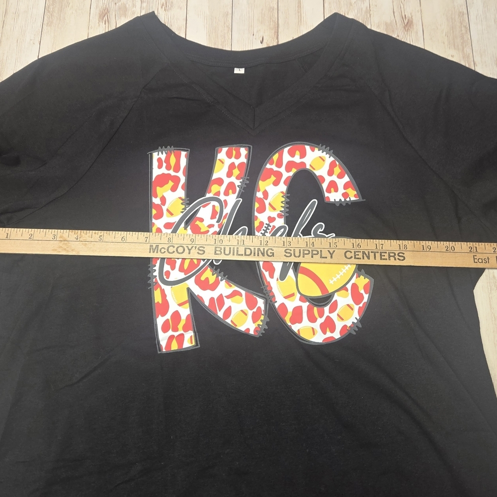 Kansas City Chiefs Leopard Print KC Tee Black V Neck Size Large - Picture 6 of 13